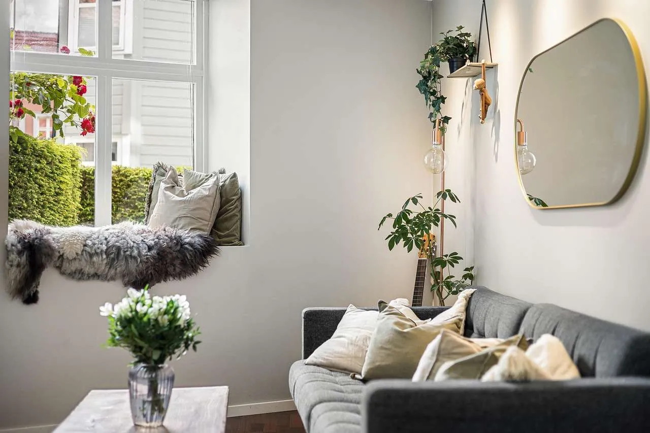 Home Window Tinting Near Me: Heat & UV Control